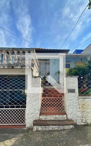 Casa à venda com 180m², 2 quartos e 1 vaga Casa à venda com 180m², 2 quartos e 1 vagaFachada