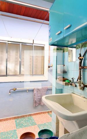 Casa à venda com 180m², 2 quartos e 1 vagaÁrea de Serviço