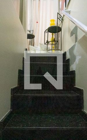 Casa à venda com 225m², 3 quartos e 1 vaga Casa à venda com 225m², 3 quartos e 1 vagaEscada 1