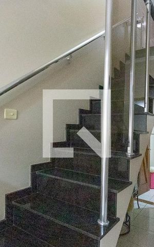 Casa à venda com 225m², 3 quartos e 1 vaga Casa à venda com 225m², 3 quartos e 1 vagaEscada 2