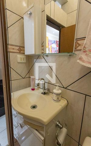 Casa à venda com 225m², 3 quartos e 1 vaga Casa à venda com 225m², 3 quartos e 1 vagaBanheiro social