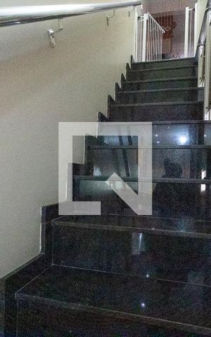 Casa à venda com 225m², 3 quartos e 1 vaga Casa à venda com 225m², 3 quartos e 1 vagaEscada 2