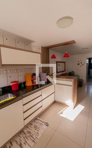 Casa à venda com 230m², 2 quartos e 2 vagasCozinha