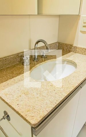 Apartamento para alugar com 66m², 2 quartos e 1 vaga Apartamento para alugar com 66m², 2 quartos e 1 vagaBanheiro da Suíte