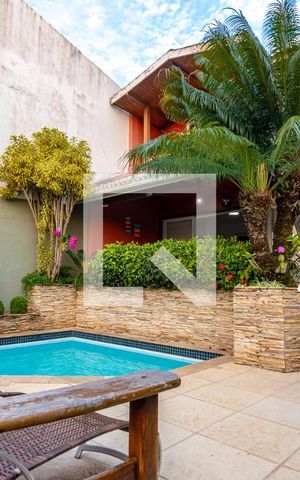 Casa de condomínio à venda com 269m², 4 quartos e 2 vagasQuintal