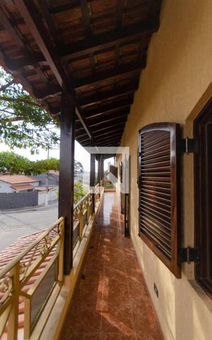 Casa à venda com 210m², 3 quartos e 2 vagas Casa à venda com 210m², 3 quartos e 2 vagasSacada Quarto 2