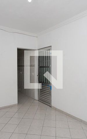 Casa para alugar com 48m², 1 quarto e sem vaga Casa para alugar com 48m², 1 quarto e sem vagaSala