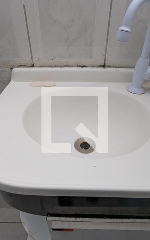 Casa para alugar com 48m², 1 quarto e sem vaga Casa para alugar com 48m², 1 quarto e sem vagaBanheiro