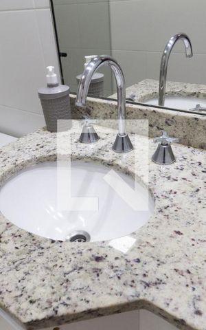 Apartamento à venda com 57m², 2 quartos e 1 vagaDetalhe - Banheiro da Suíte 
