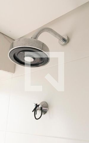 Apartamento à venda com 57m², 2 quartos e 1 vagaDetalhe do banheiro