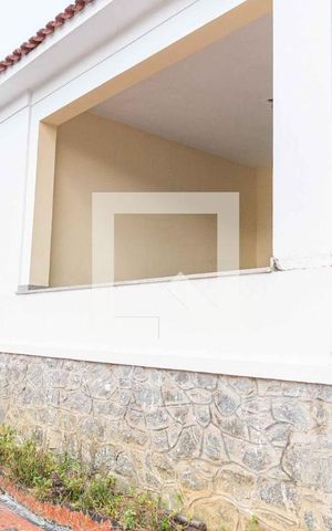 Casa à venda com 700m², 4 quartos e 2 vagas Casa à venda com 700m², 4 quartos e 2 vagasFachada
