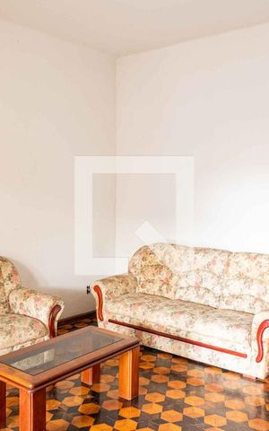Casa à venda com 700m², 4 quartos e 2 vagas Casa à venda com 700m², 4 quartos e 2 vagasSala
