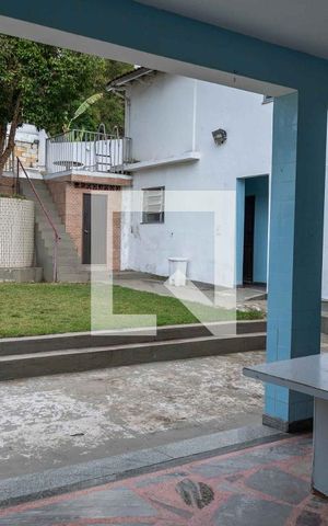 Casa à venda com 700m², 4 quartos e 2 vagas Casa à venda com 700m², 4 quartos e 2 vagasQuintal