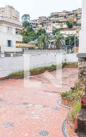 Casa à venda com 700m², 4 quartos e 2 vagas Casa à venda com 700m², 4 quartos e 2 vagasQuintal