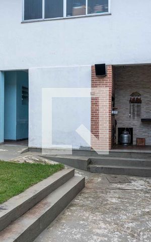 Casa à venda com 700m², 4 quartos e 2 vagas Casa à venda com 700m², 4 quartos e 2 vagasQuintal