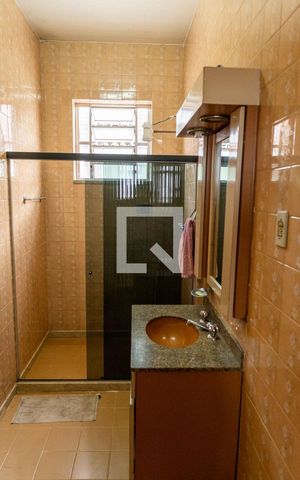 Casa à venda com 700m², 4 quartos e 2 vagas Casa à venda com 700m², 4 quartos e 2 vagasBanheiro Social