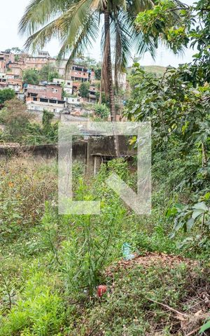 Casa à venda com 700m², 4 quartos e 2 vagas Casa à venda com 700m², 4 quartos e 2 vagasQuintal