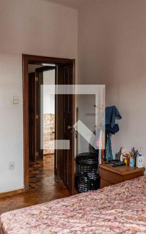 Casa à venda com 700m², 4 quartos e 2 vagas Casa à venda com 700m², 4 quartos e 2 vagasSuíte