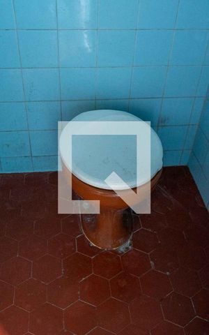 Casa à venda com 700m², 4 quartos e 2 vagas Casa à venda com 700m², 4 quartos e 2 vagasBanheiro de Serviço