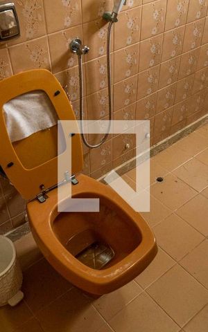 Casa à venda com 700m², 4 quartos e 2 vagas Casa à venda com 700m², 4 quartos e 2 vagasBanheiro Social