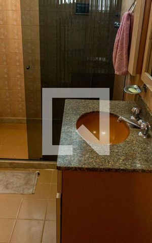 Casa à venda com 700m², 4 quartos e 2 vagas Casa à venda com 700m², 4 quartos e 2 vagasBanheiro Social
