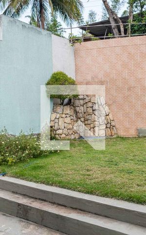 Casa à venda com 700m², 4 quartos e 2 vagas Casa à venda com 700m², 4 quartos e 2 vagasQuintal