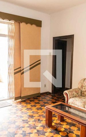 Casa à venda com 700m², 4 quartos e 2 vagas Casa à venda com 700m², 4 quartos e 2 vagasSala