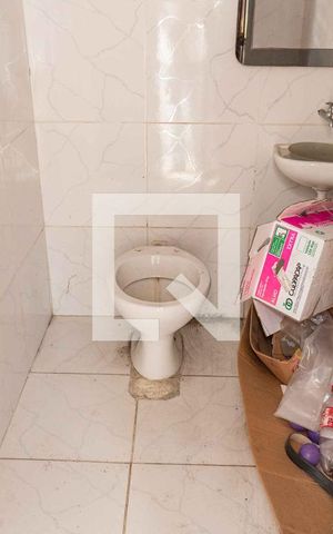 Casa à venda com 200m², 3 quartos e 1 vaga Casa à venda com 200m², 3 quartos e 1 vagaBanheiro de Serviço
