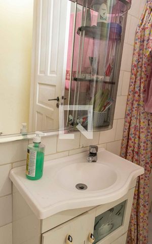 Casa à venda com 200m², 3 quartos e 1 vaga Casa à venda com 200m², 3 quartos e 1 vagaBanheiro 1