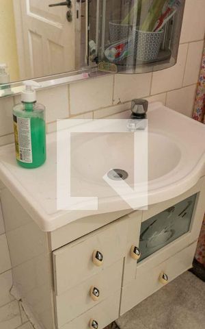 Casa à venda com 200m², 3 quartos e 1 vaga Casa à venda com 200m², 3 quartos e 1 vagaBanheiro 1