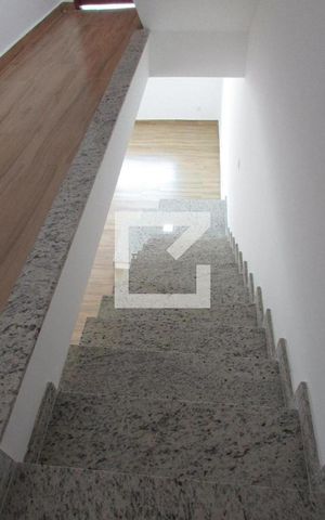 Casa para alugar com 163m², 3 quartos e 2 vagasEscada