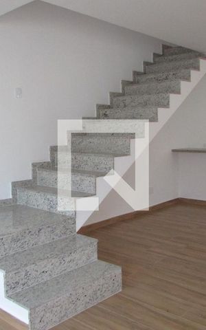 Casa para alugar com 163m², 3 quartos e 2 vagasSala - Escada