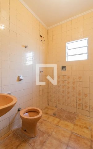 Casa à venda com 515m², 2 quartos e 3 vagas Casa à venda com 515m², 2 quartos e 3 vagasBanheiro
