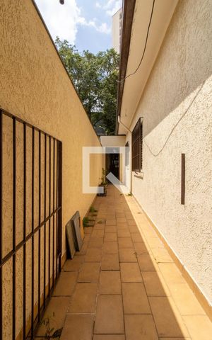 Casa à venda com 515m², 2 quartos e 3 vagas Casa à venda com 515m², 2 quartos e 3 vagasCorredor Lateral 2