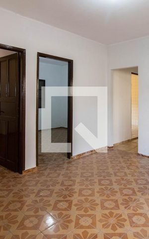 Casa à venda com 515m², 2 quartos e 3 vagas Casa à venda com 515m², 2 quartos e 3 vagasSala