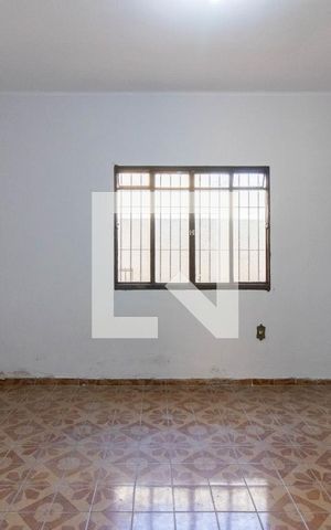 Casa à venda com 515m², 2 quartos e 3 vagas Casa à venda com 515m², 2 quartos e 3 vagasSala