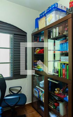 Casa à venda com 205m², 5 quartos e 2 vagas Casa à venda com 205m², 5 quartos e 2 vagasQuarto 4