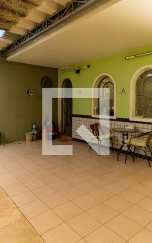 Casa à venda com 205m², 5 quartos e 2 vagas Casa à venda com 205m², 5 quartos e 2 vagasGaragem