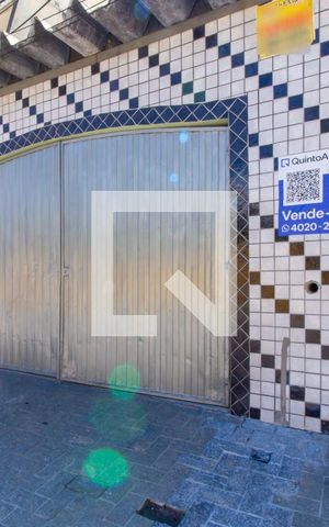 Casa à venda com 205m², 5 quartos e 2 vagas Casa à venda com 205m², 5 quartos e 2 vagasFachada