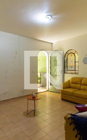 Casa à venda com 205m², 5 quartos e 2 vagas Casa à venda com 205m², 5 quartos e 2 vagasSala 1