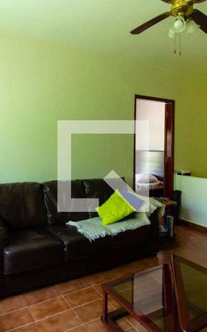 Casa à venda com 205m², 5 quartos e 2 vagas Casa à venda com 205m², 5 quartos e 2 vagasSala 2