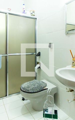 Casa à venda com 205m², 5 quartos e 2 vagas Casa à venda com 205m², 5 quartos e 2 vagasBanheiro 2