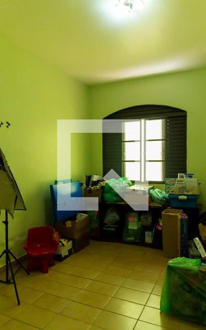 Casa à venda com 205m², 5 quartos e 2 vagas Casa à venda com 205m², 5 quartos e 2 vagasQuarto 1