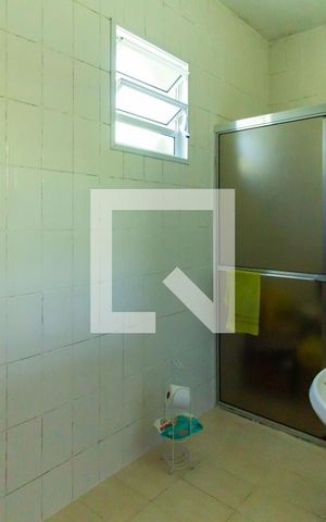 Casa à venda com 205m², 5 quartos e 2 vagas Casa à venda com 205m², 5 quartos e 2 vagasBanheiro da Suíte