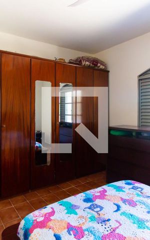 Casa à venda com 205m², 5 quartos e 2 vagas Casa à venda com 205m², 5 quartos e 2 vagasSuíte
