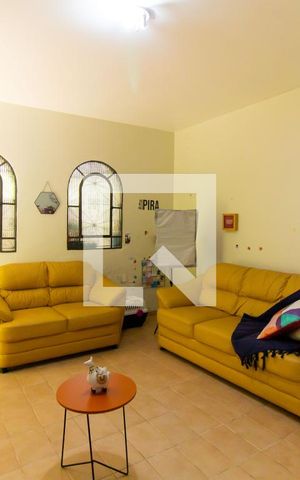 Casa à venda com 205m², 5 quartos e 2 vagas Casa à venda com 205m², 5 quartos e 2 vagasSala 1