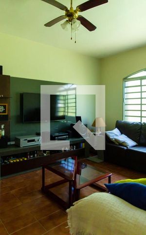 Casa à venda com 205m², 5 quartos e 2 vagas Casa à venda com 205m², 5 quartos e 2 vagasSala 2