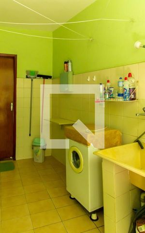 Casa à venda com 205m², 5 quartos e 2 vagas Casa à venda com 205m², 5 quartos e 2 vagasÁrea de Serviço 1