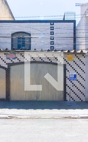 Casa à venda com 205m², 5 quartos e 2 vagas Casa à venda com 205m², 5 quartos e 2 vagasFachada