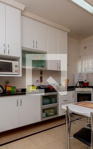 Casa à venda com 245m², 5 quartos e 5 vagas Casa à venda com 245m², 5 quartos e 5 vagasCozinha